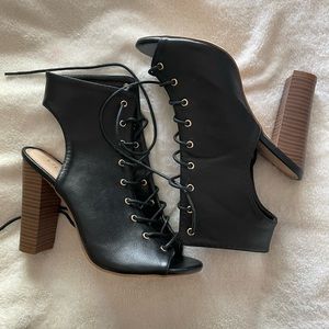 Miss Lola- Lace up Heels